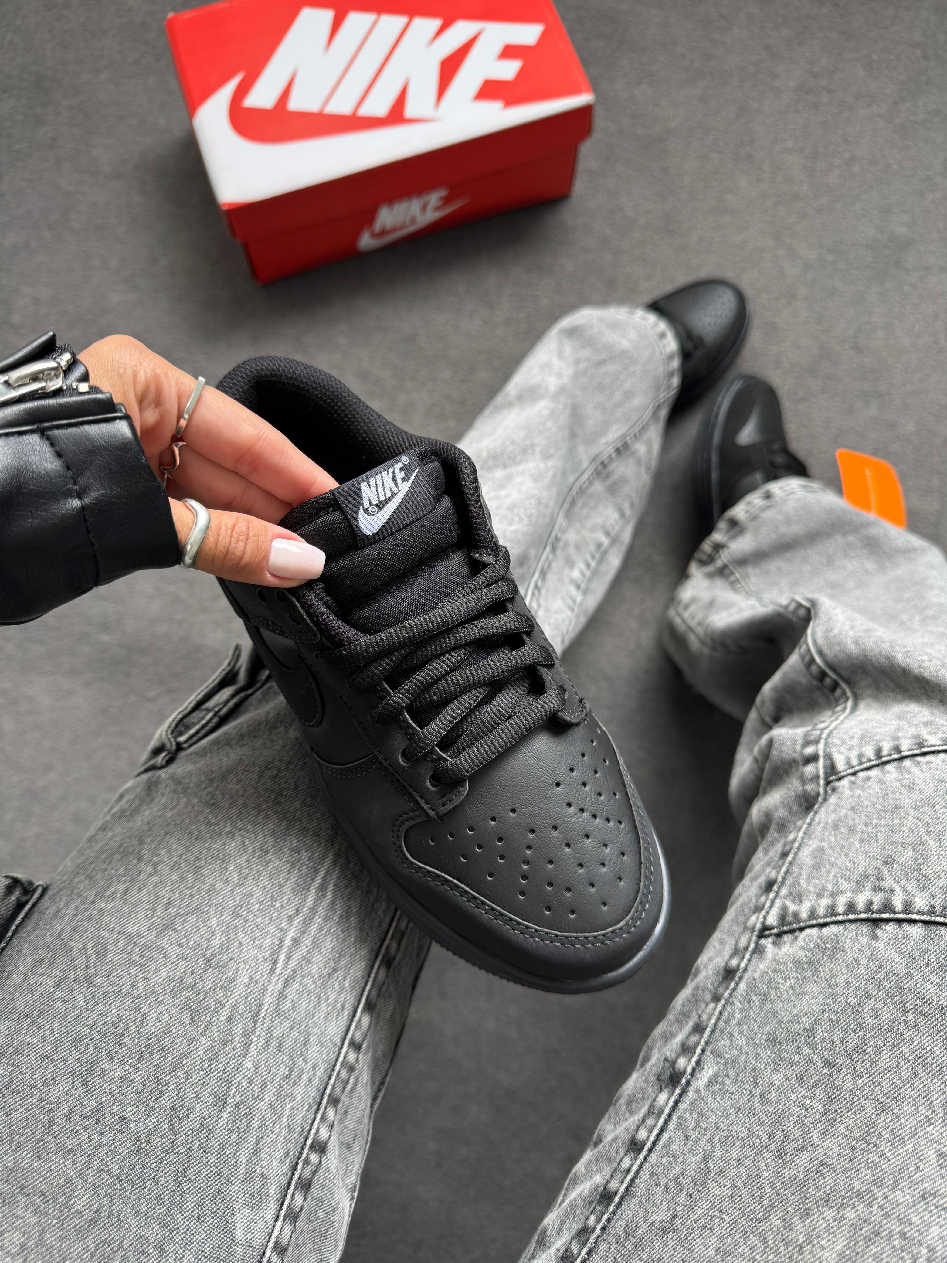 Nike SB Dunk Low Triple Preto