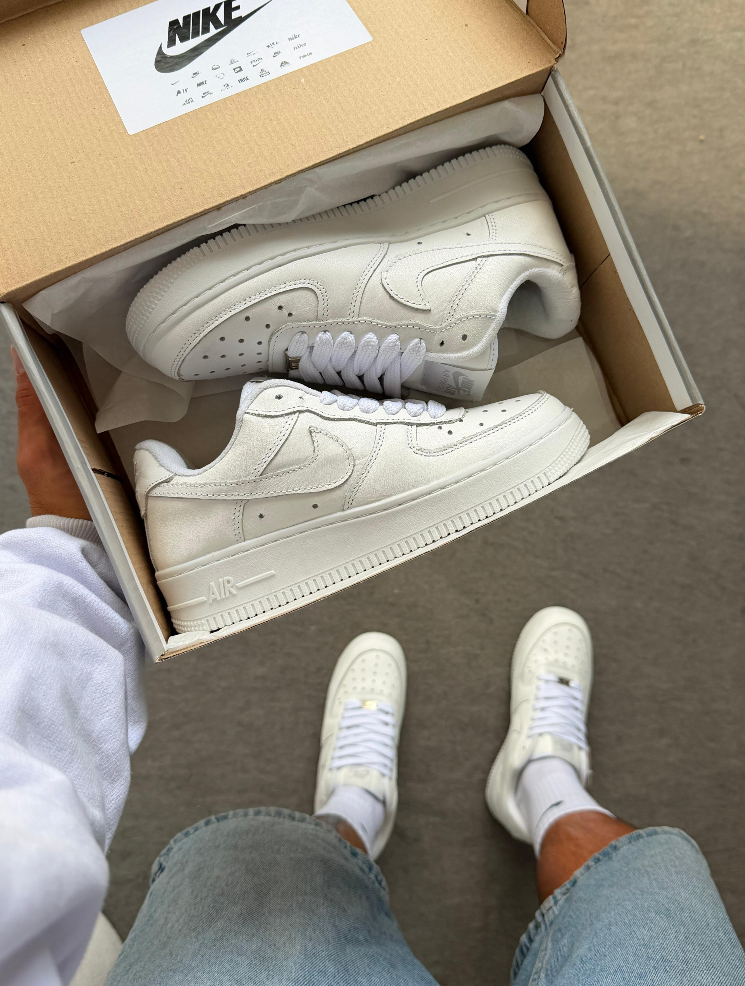 Nike Air Force 1 Low Triple Branco