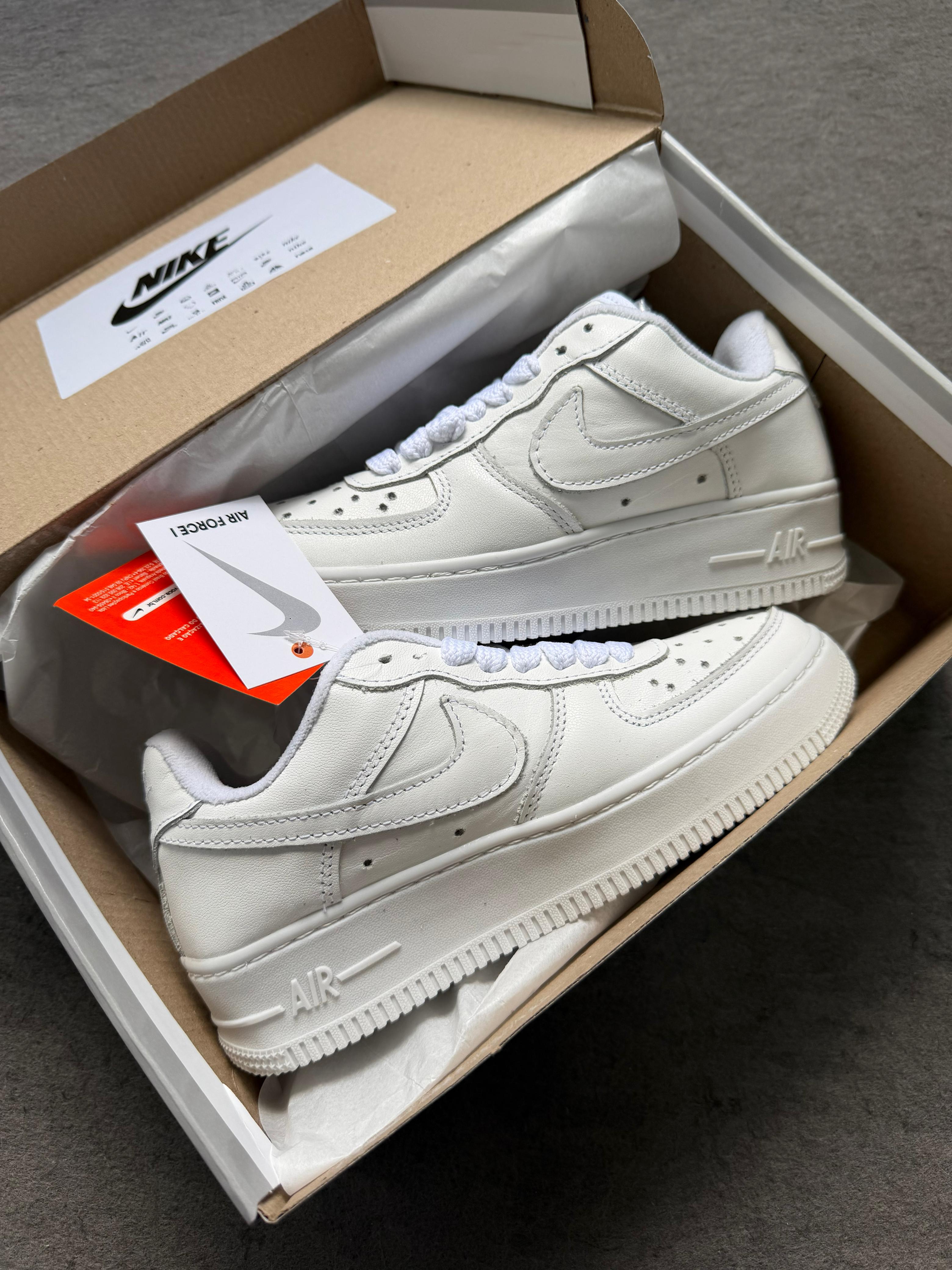 Nike Air Force 1 Low Triple Branco