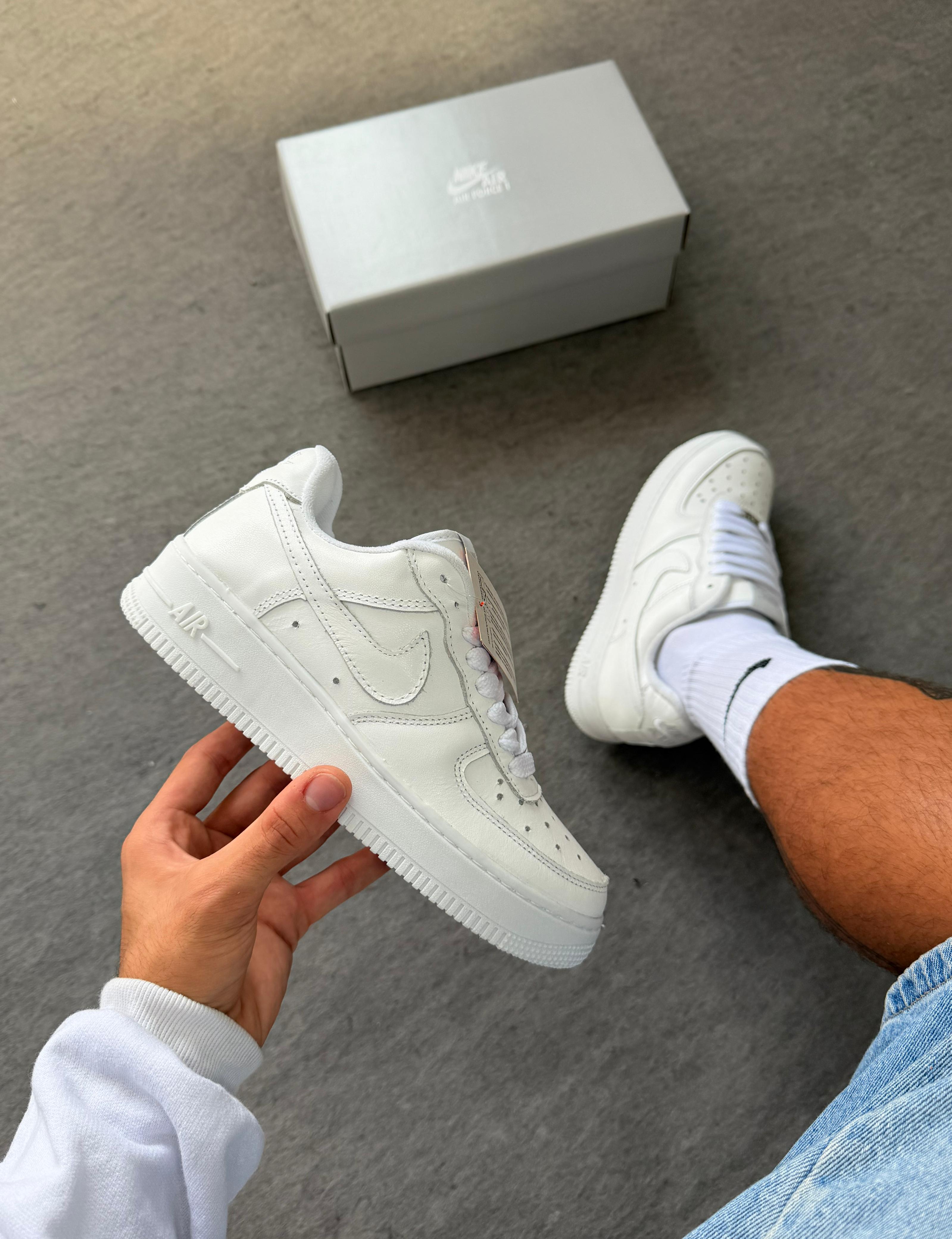 Nike Air Force 1 Low Triple Branco