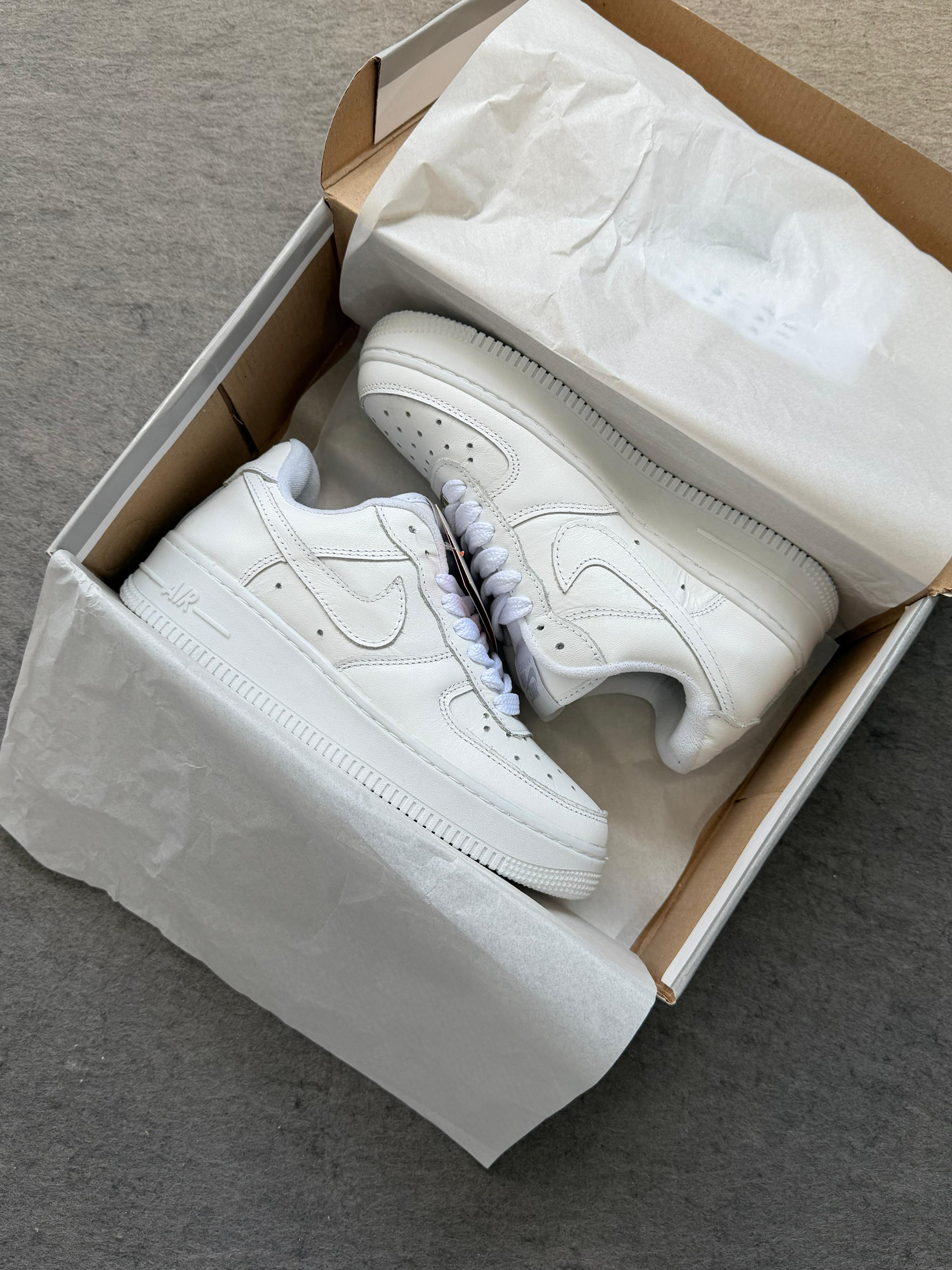 Nike Air Force 1 Low Triple Branco