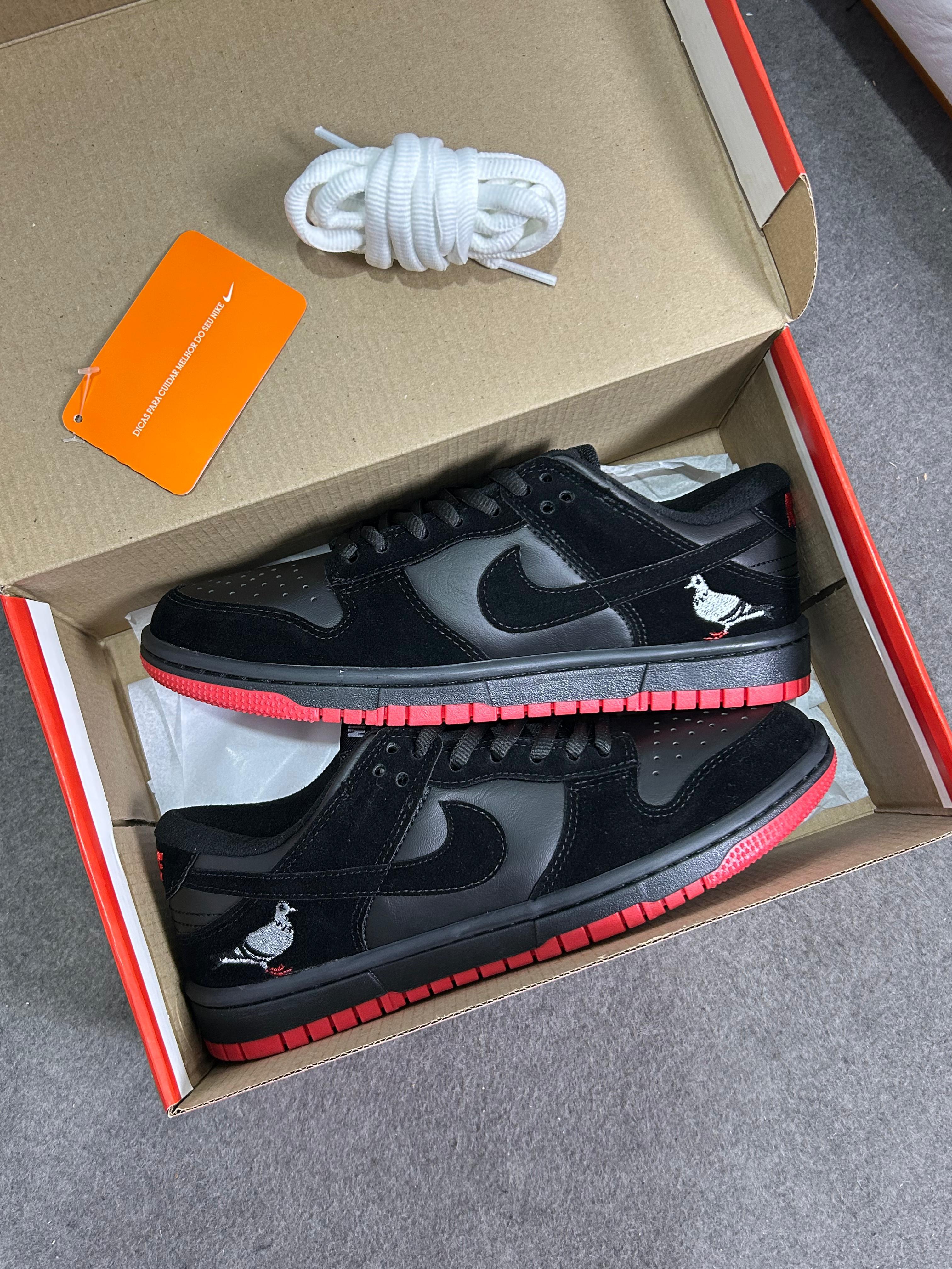 Nike SB Dunk Low Black Pigeon Preto Vermelho