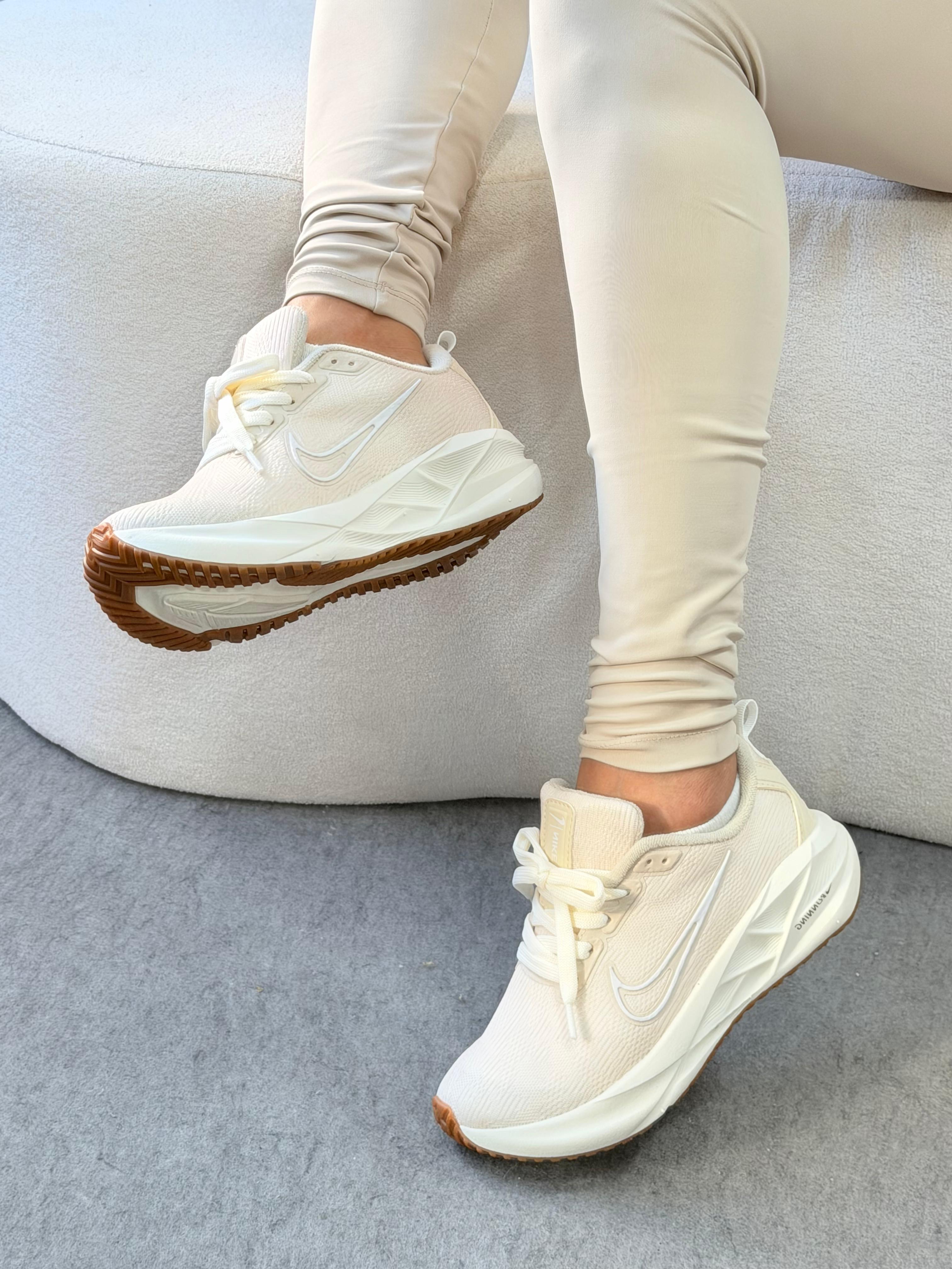 Nike Zoom Court Running Off White Caramelo