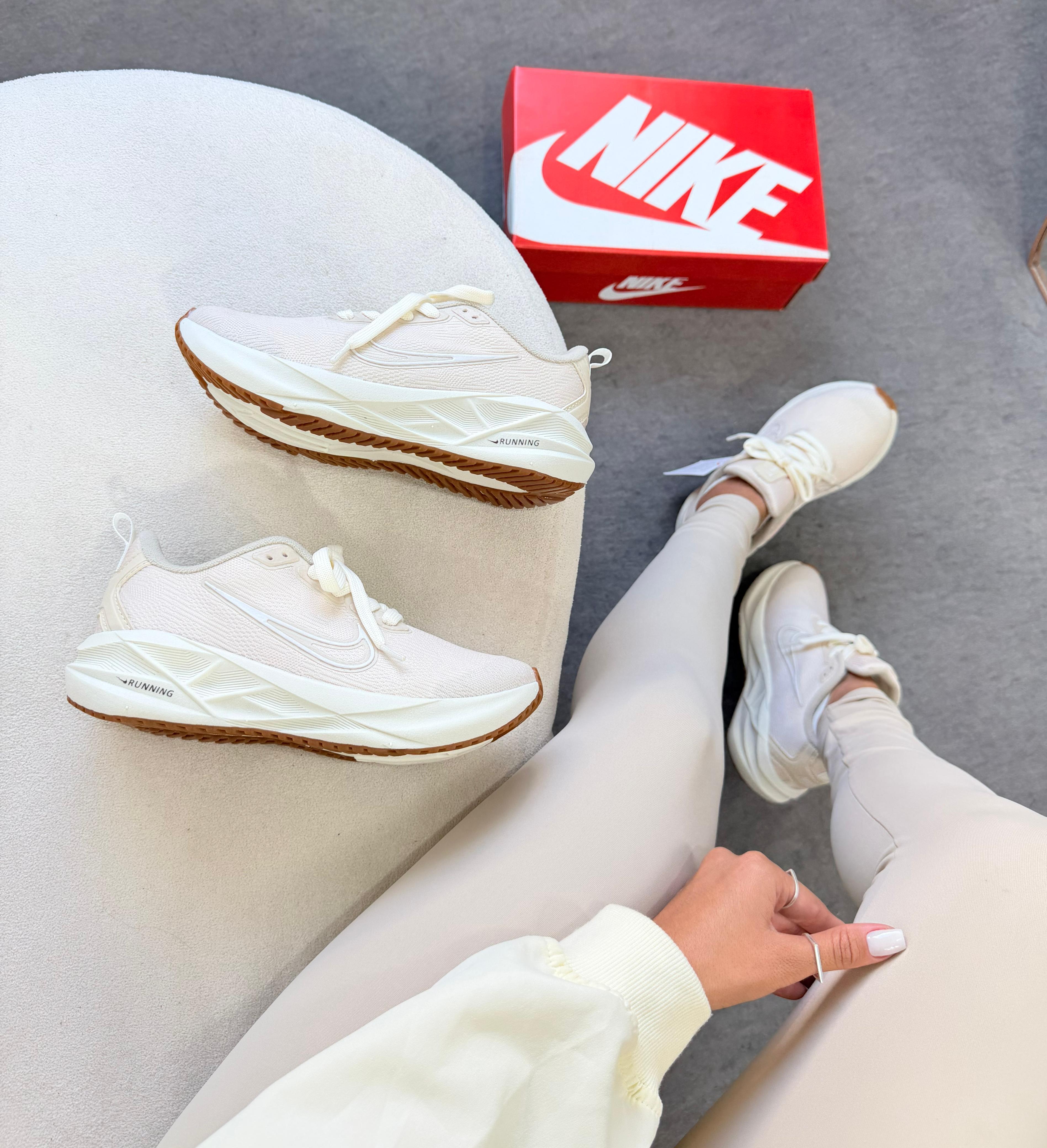 Nike Zoom Court Running Off White Caramelo