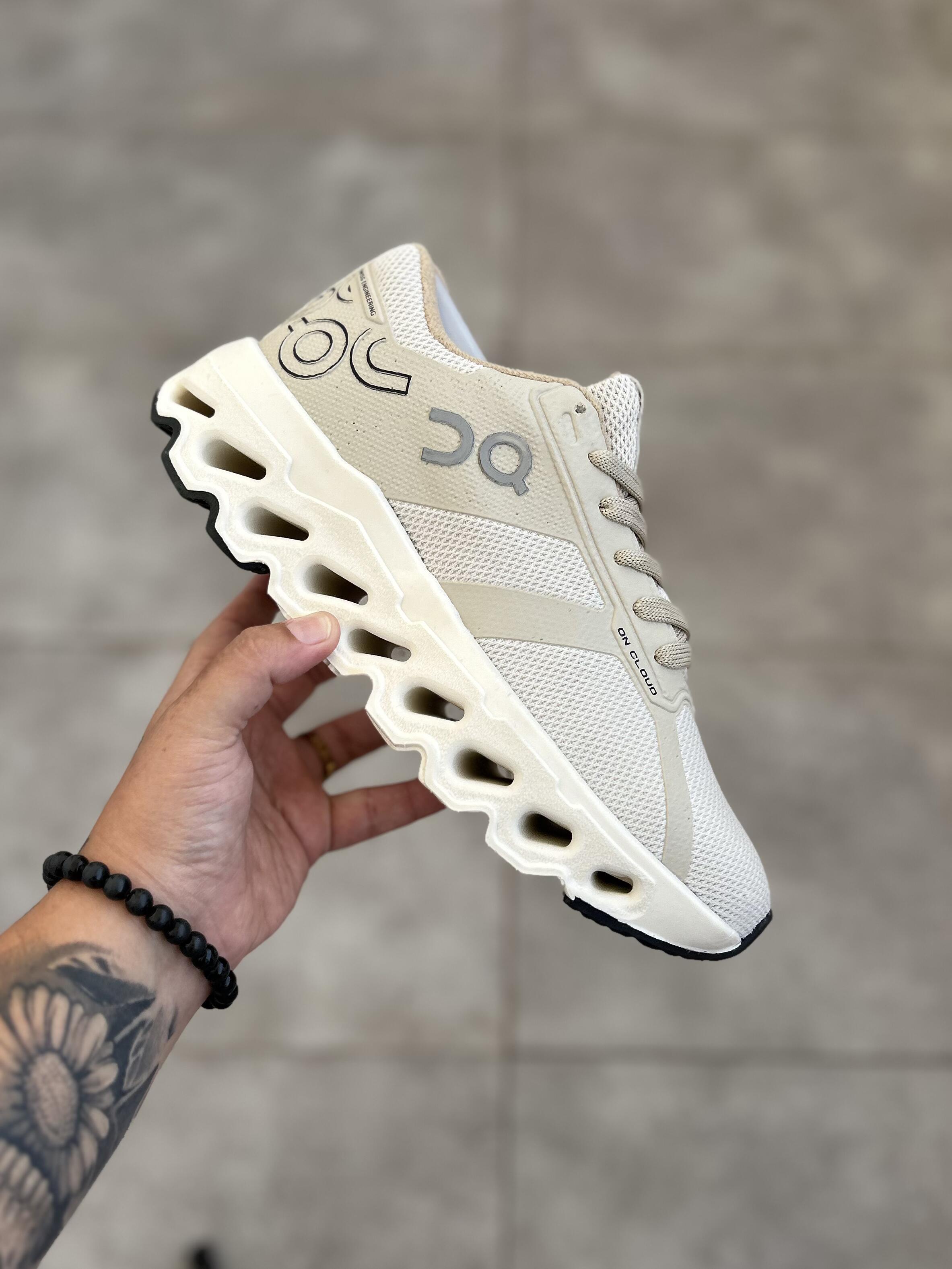 On Running Cloudmonster - Undyed/White