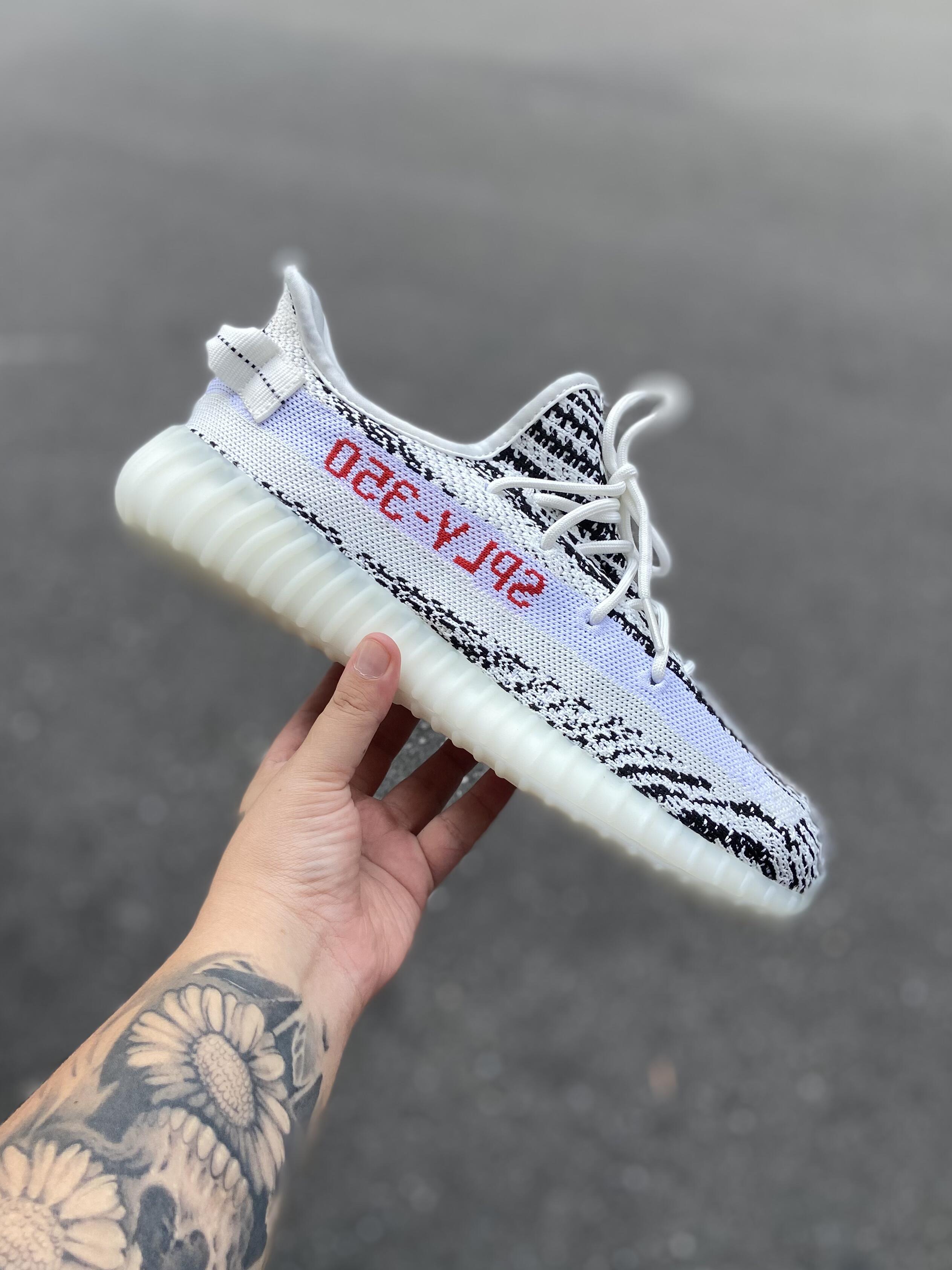 Adidas Yeezy Boost 350 V2 - Zebra