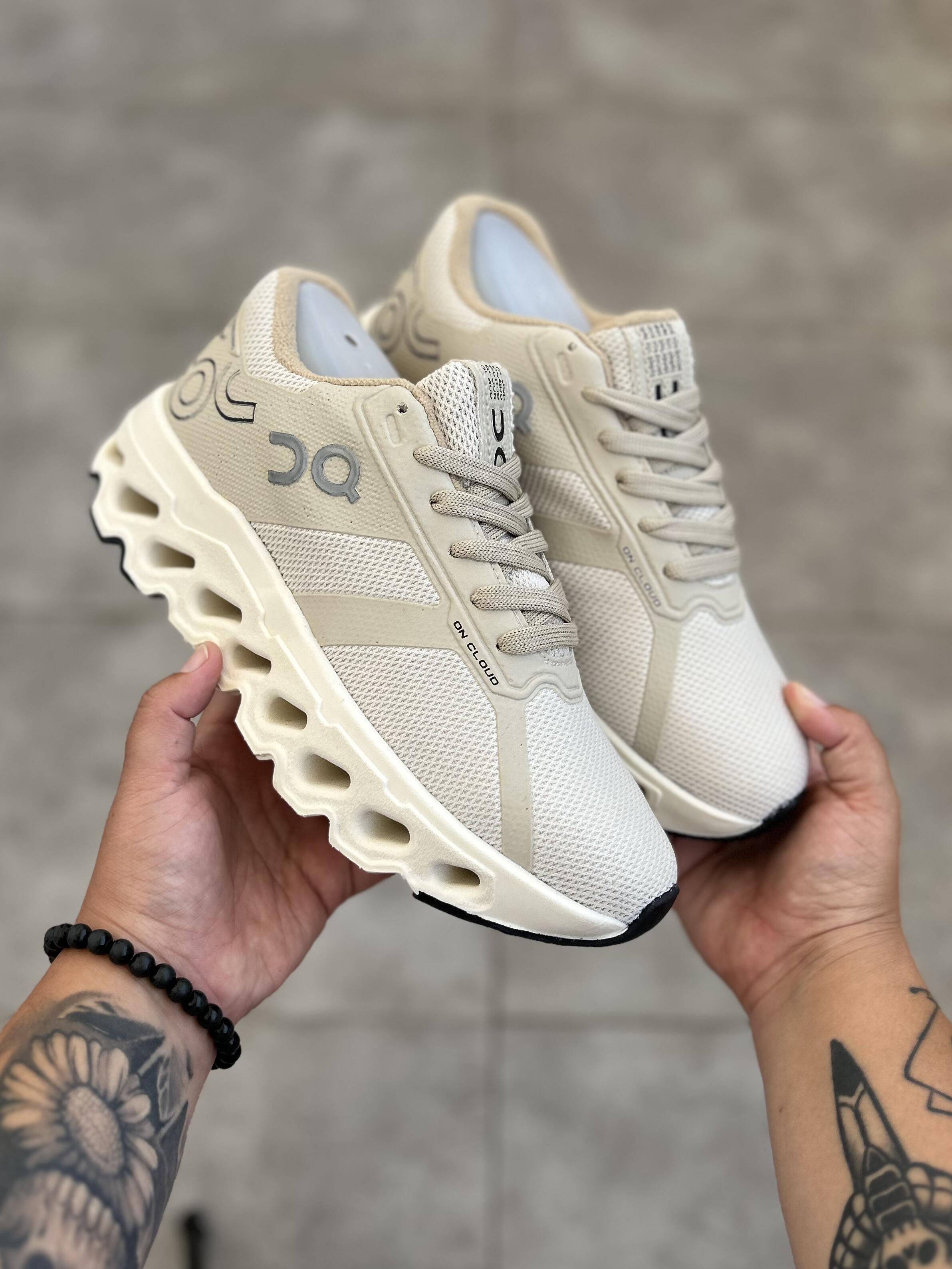 On Running Cloudmonster - Undyed/White