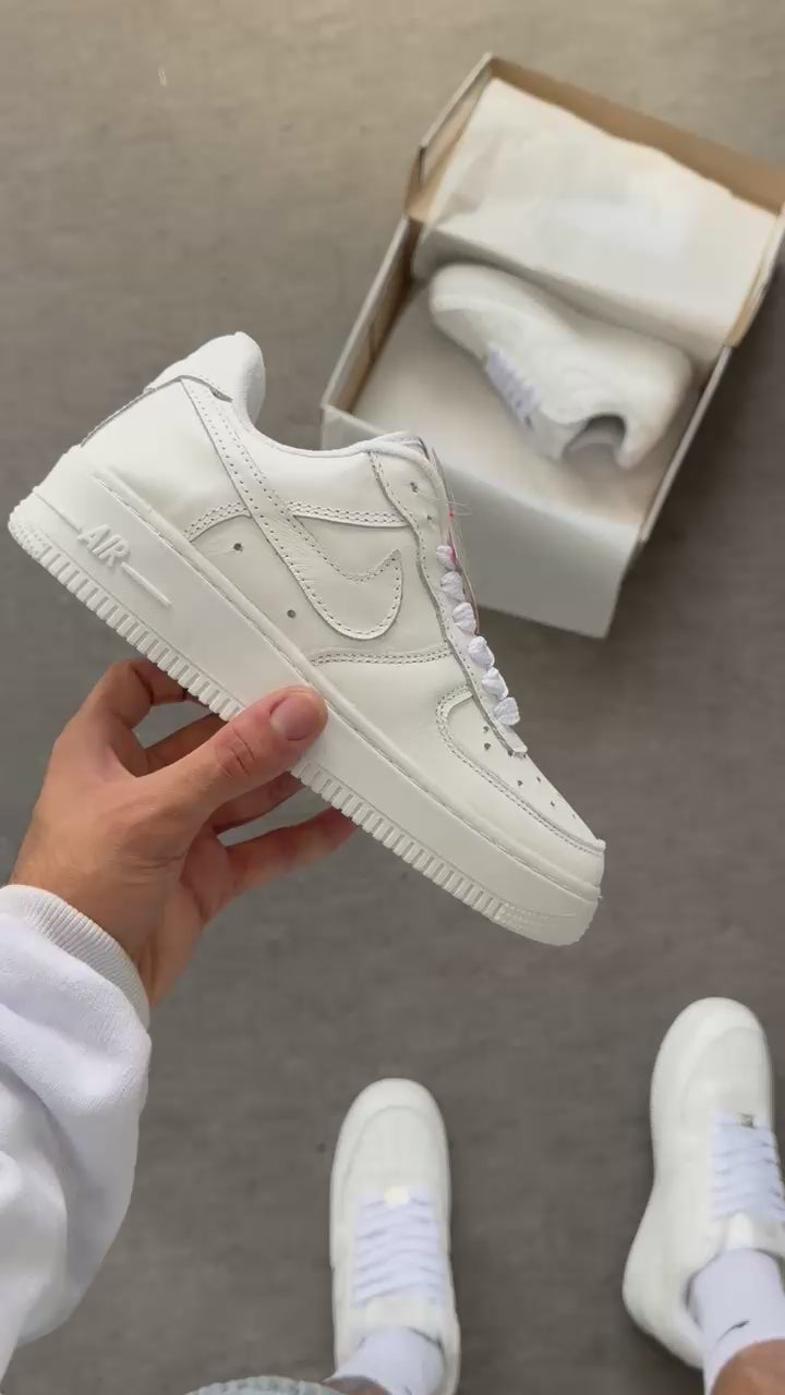 Nike Air Force 1 Low Triple Branco