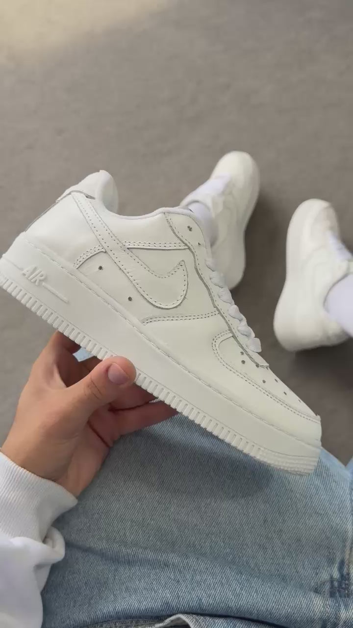 Nike Air Force 1 Low Triple Branco